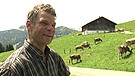 Bernhard Vögel beim Viehauftrieb zur Alpe "Spicherhalde" | Bild: Bayerischer Rundfunk