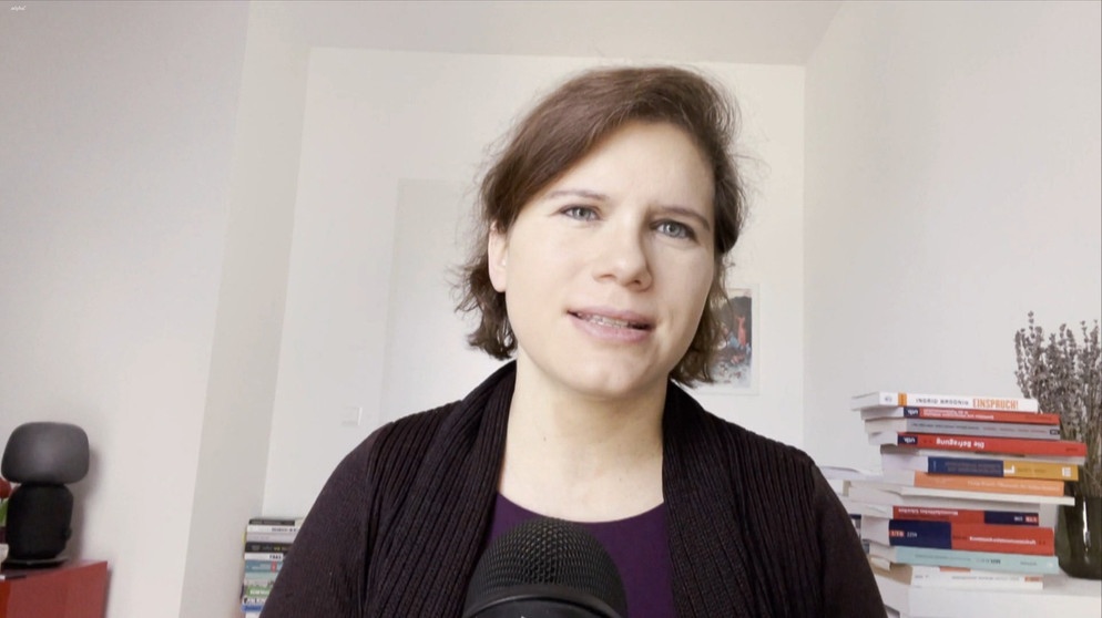Ingrid Brodnig, Journalistin und Publizistin, im Interview zum Thema Verschwörungsmythen. | Bild: BR