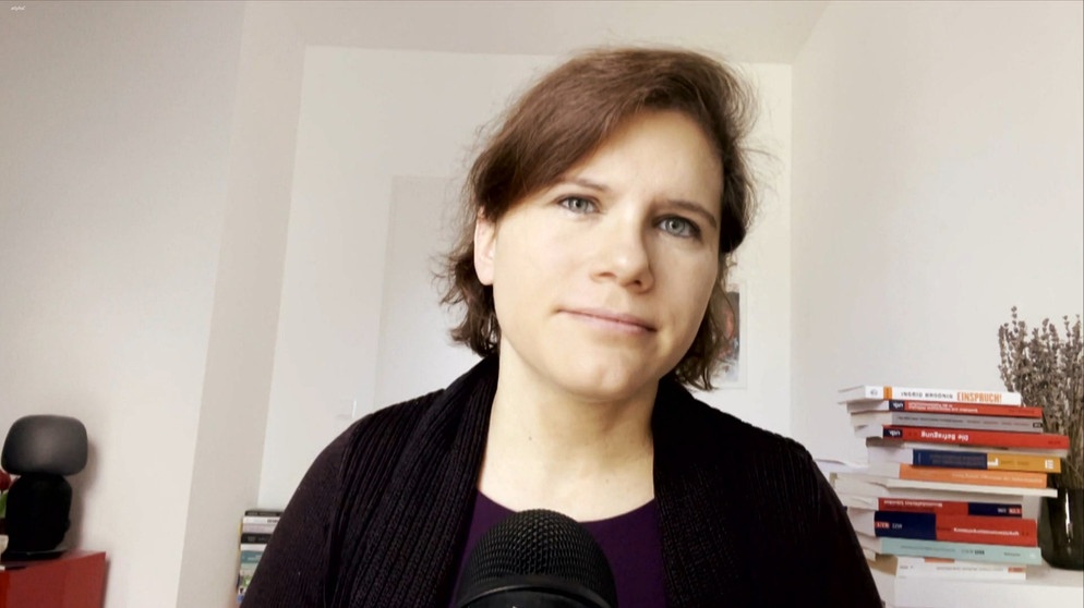 Ingrid Brodnig, Journalistin und Publizistin, im Interview zum Thema Verschwörungsmythen. | Bild: BR