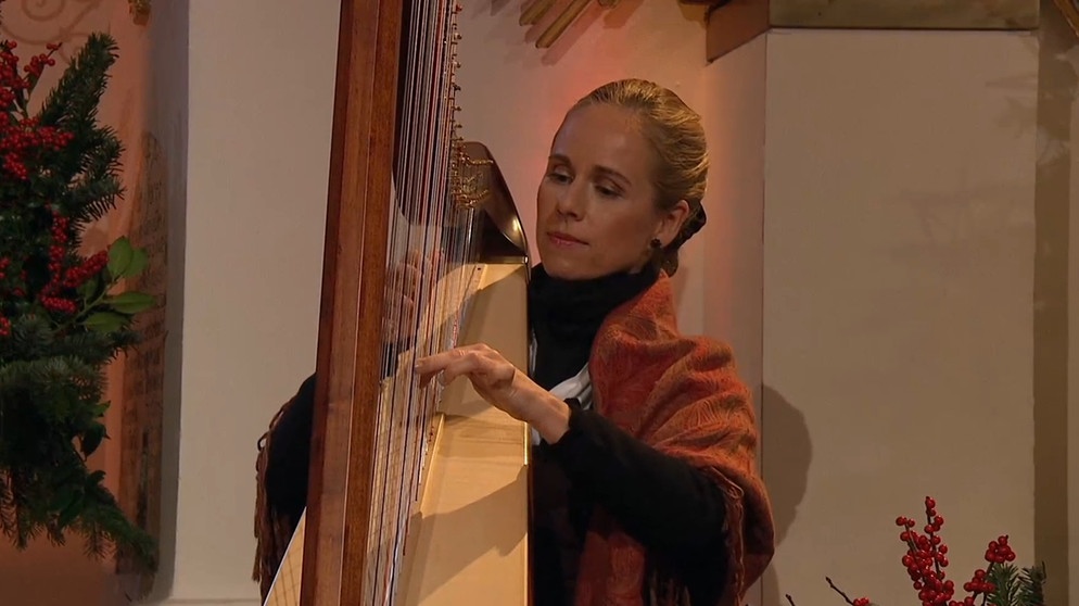 Stephanie Schwarz, Harfe. | Bild: Bayerischer Rundfunk 2022