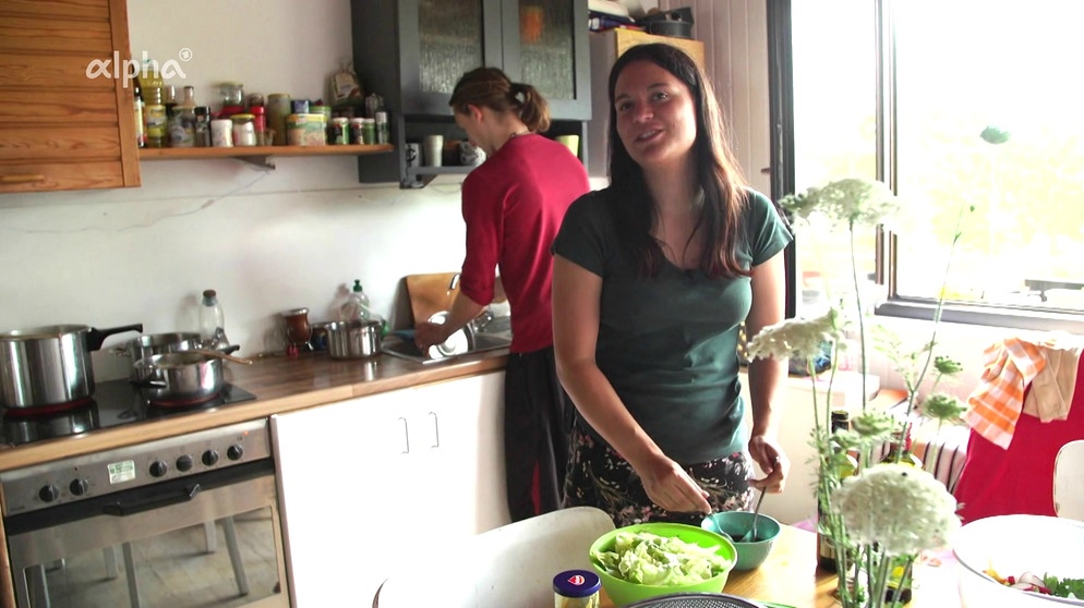 Johanna mit Manuel beim veganen Kochen | Bild: Bayerischer Rundfunk