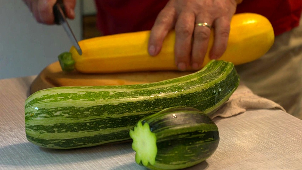 Frische Zucchini aus dem eigenen Garten | Bild: Bayerischer Rundfunk