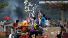 Papiergeldverbrennung als Opfergabe in Singapur | Bild: dapd