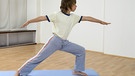 Kind macht Yoga-Übungen | Bild: picture alliance/chromorange