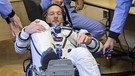 Alexander Gerst wird am 6. Juni 2018 in den Raumanzug eingekleidet. | Bild: Imago/ITAR-TASS