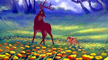 Szene aus dem Zeichentrickfilm "Bambi" von Walt Disney (ursprünglich aus dem Jahr 1942): Hier ist das Rehkitz Bambi mit seinem Vater, einem Hirsch mit großem Geweih, zu sehen.  | Bild: picture alliance / Everett Collection | ©Walt Disney Co./Courtesy Everett Collection