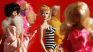 Die erste Barbie-Puppe aus dem Jahr 1959.  | Bild: picture alliance / abaca | Othoniel Patrick
