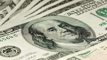 Der amerikanische Politiker, Wissenschaftler und Erfinder Benjamin Franklin ist auf der US-amerikanischen 100-Dollar-Note abgebildet. | Bild: colourbox.com