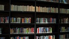 Bücher im Bücherregal | Bild: colourbox.com