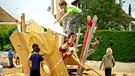 Kletterschiff auf Spielplatz | Bild: Deutsches Kinderhilfswerk e.V./Toni Anderfuhren
