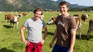 Der Milch-Check / Tobi mit Milchbauer Jakob Sichler in Grassau - Foto  | Bild: BR / megaherz / HF Hopfner