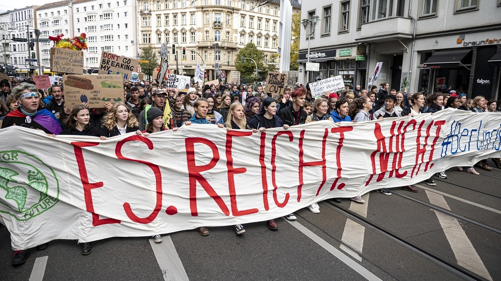 Demonstrationszug von Fridays for Future zieht durch die Berliner Innenstadt | Bild: picture-alliance/dpa