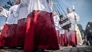 Ein Messdiener schwenkt beim Katholikentag 2018 in Münster vor dem Hauptgottesdienst ein Weihrauchfass.  | Bild: picture-alliance/dpa