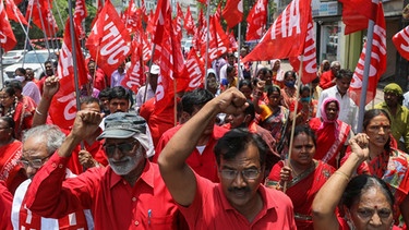 Mitglieder des All India Trade Union Congress (AITUC) während einer Kundgebung in Hyderabad (Indien) am 1. Mai 2022. | Bild: dpa-Bildfunk/Mahesh Kumar A