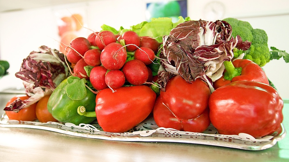 Gemüse: Paprika, Radieschen, Brokkoli, Radicchio. | Bild: BR/Natasha Heuse