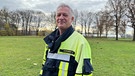 Werner Heckmeier ist Mitglied bei der Freiwilligen Feuerwehr Petershausen und war im Sommer 2021 nach der Flutkatastrophe im Ahrtal. | Bild: BR | Veronika Baum
