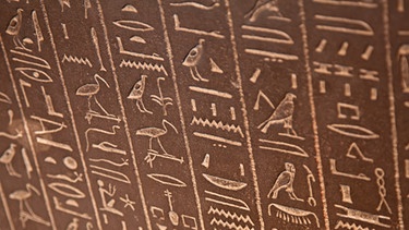 Hieroglyphen - so werden die geheimnisvollen Schriftzeichen der alten Ägypter genannt. | Bild: colourbox.com