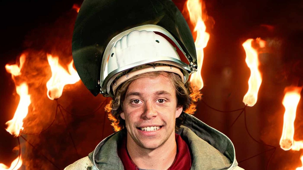 Checker Tobi als Feuerwehrmann | Bild: Megaherz GmbH/ Montage: BR