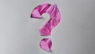 Fragezeichen aus Blütenblättern, für "Do Re Mikro - Das Geheimnis" | Bild: colourbox.com