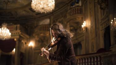 Niccolò Paganini (David Garrett) spielt im Mailänder Theater. | Bild: BR/Summerstorm/Dor/Construction/Arte/Walter Wehner