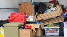 Chaos im Umzugswagen, evtl. defektes Instrument im Hintergrund | Bild: colourbox.com