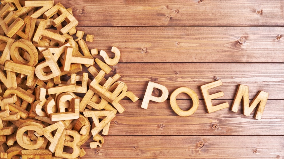 Buchstaben formen das englische Wort: poem | Bild: colourbox.com