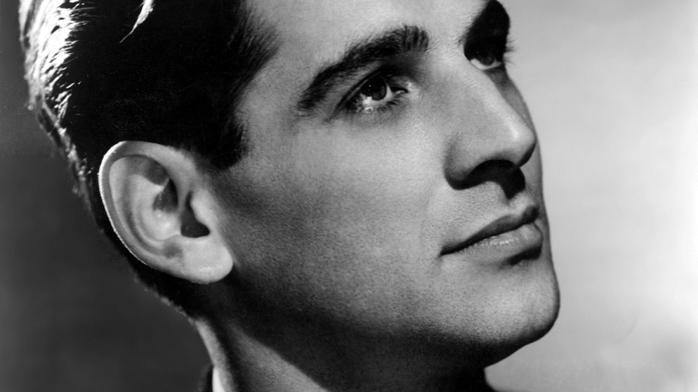 Leonard Bernstein als junger Mann im Jahr 1944. | Bild: picture alliance / Everett Collection
