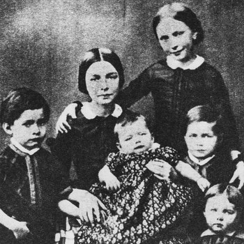 Eine alte Photographie aus dem Jahr 1855 zeigt die Kinder von Robert und Clara Schumann. Von links sind zu sehen: Ludwig, Marie, Felix, Elise, Ferdinand, Eugenie. | Bild: picture-alliance / akg