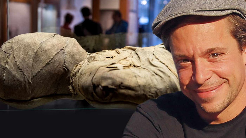 Checker Tobi vor einer Mumie | Bild: megaherz, Collage BR