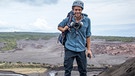 Checker Tobi in Bergsteiger-Ausrüstung auf einem Vulkan | Bild: megaherz