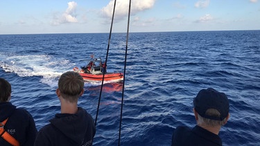 Eindrücke vom Ocean College: Schon auf dem Weg ins berüchtigte "Bermudadreieck" musste sich die "Pelican of London" wegen eines Motorschadens abschleppen lassen. | Bild: Ocean College