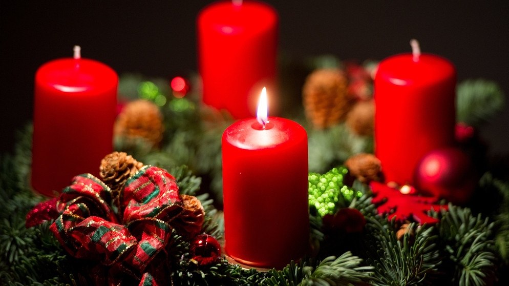 Brauchtum im Advent: Adventskranz - Vier Kerzen auf Tannengrün | BR Kinder - eure Startseite