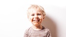 Kleiner Junge mit Schokolade verschmiertem Mund | Bild: colourbox.com