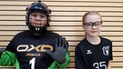 Floorballspieler Jonas und Clara in ihrer Ausrüstung. | Bild: BR | Anne Buchholz