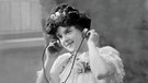Schon 1915 telefonierten Frauen gerne. | Bild: picture-alliance/dpa