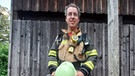 Feuerwehrmann Thomas Lemberger von der Freiwilligen Feuerwehr Dornach. | Bild: BR | Claudia Umlauf