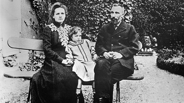 Marie und Pierre Curie mit Tochter Irene. | Bild: BR/INTER/AKTION