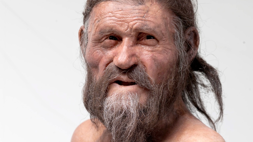 Ötzi - Rekonstruktion des Steinzeitmenschen | Bild: picture-alliance/dpa