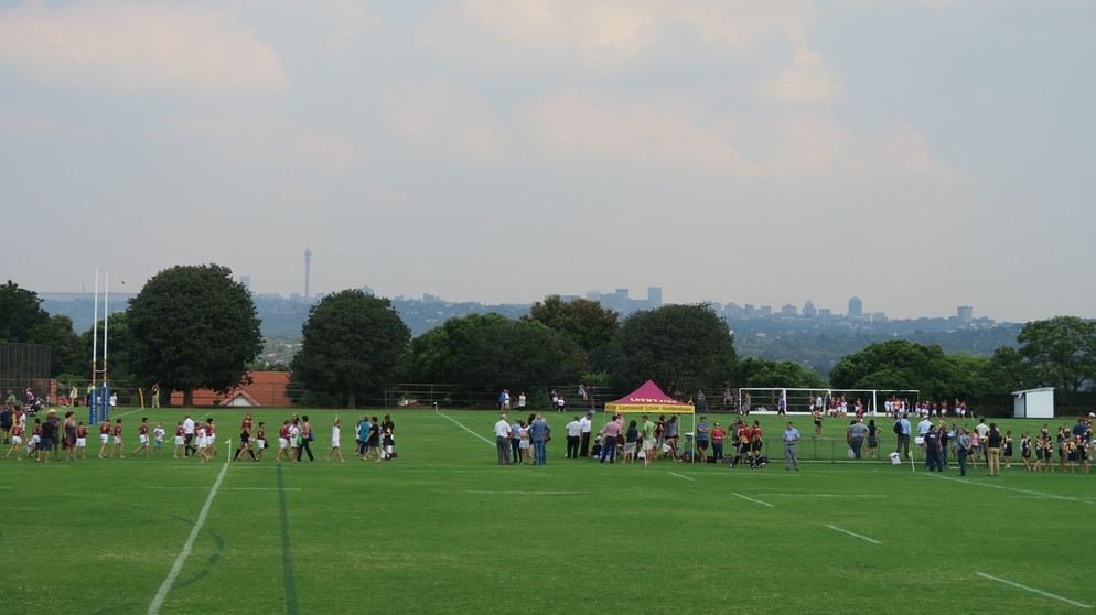 Rugby-Spielfeld einer Grundschule in Johannesburg (Südafrika). | Bild: BR/Kerstin Welter