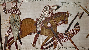 Der "Teppich von Bayeux" entstand im späten 11. Jahrhundert und zeit die Eroberung Englands durch die Normannen in den Jahren 1064-66. | Bild: picture-alliance / akg-images / Erich Lessing