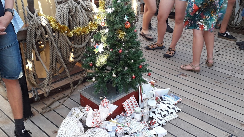 Eindrücke vom Weihnachtsfest in der Karibik an Bord des segelnden Klassenzimmers. | Bild: Ocean College