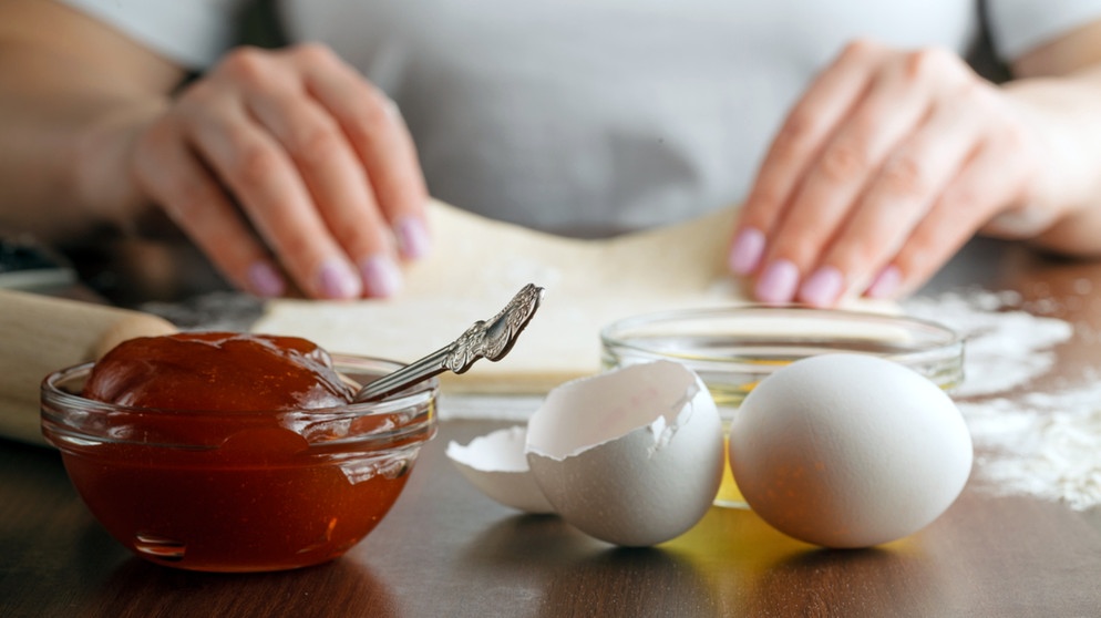 Eier als Zutat beim Kochen und Backen. | Bild: colourbox.com