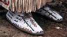 Mokassins - Wildlederschuhe eines nordamerikanischen Indianers | Bild: picture-alliance/dpa