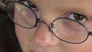 Junge mit Brille | Bild: picture-alliance/dpa