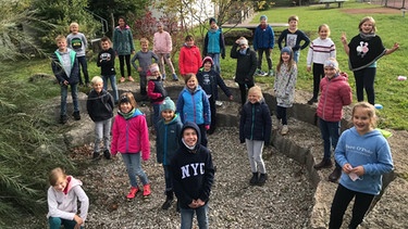 klaro-Kindernachrichten: Klasse 4a der Grundschule Uffing-Seehausen | Bild: BR | Veronika Baum