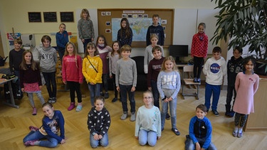 Kinder der Klasse 4c der Emanuel-von-Seidel-Grundschule Murnau.  | Bild: BR