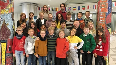 Kinder und Lehrer der Klasse 4c der Pestalozzi-Grundschule in Fürth | Bild: privat