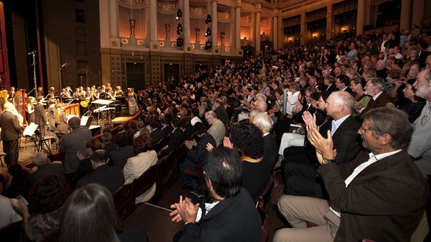 Das Publikum beim Konzert mit Pierre Boulez am 30.09.2011 im Prinzregententheater in München. | Bild: Astrid Ackermann