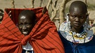 Massai-Leute singen und tanzen | Bild: picture alliance/Bildagentur-online