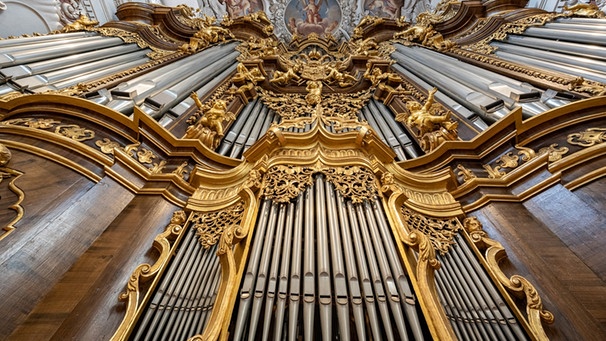 Die Orgel im Dom im Dom St. Stephan in Passau. Mit 17974 Pfeifen und 208 Registern ist sie die größte Kirchenorgel der Welt. | Bild: picture alliance/Armin Weigel/dpa
